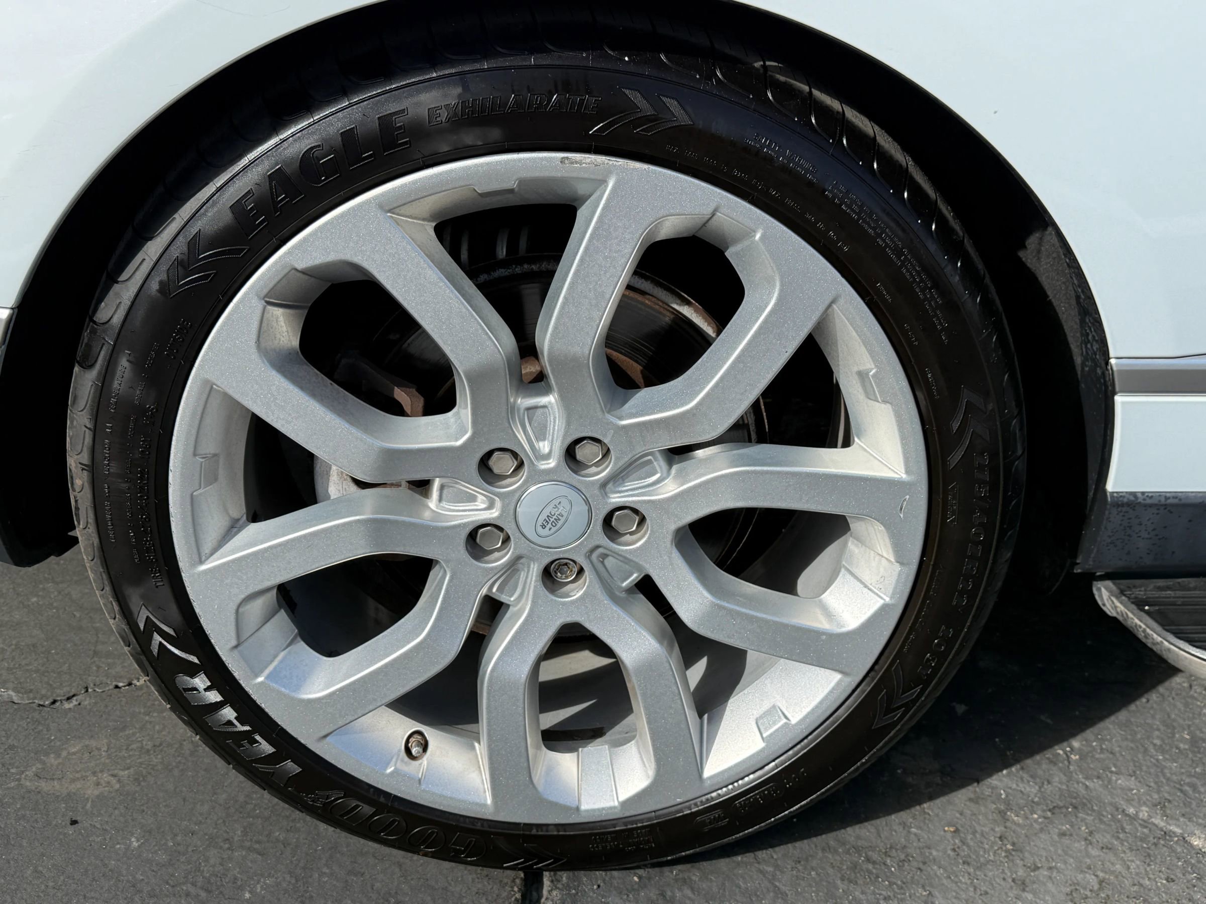 Used 2016 Land Rover Range Rover HSE image 11