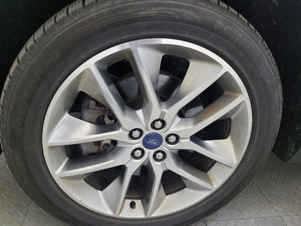 Used 2017 Ford Edge Titanium w/ Equipment Group 302A AWD/4WD image 31
