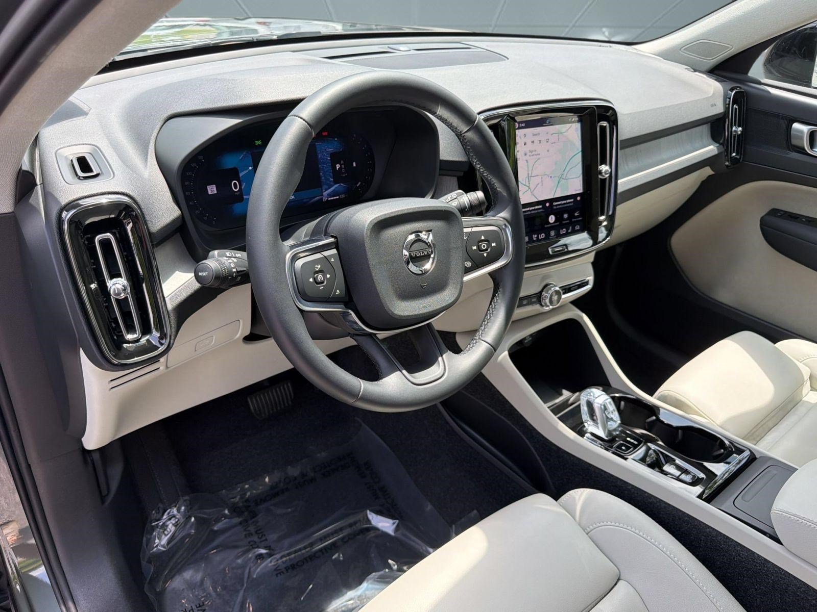Certified 2026 Volvo XC40 B5 Plus AWD/4WD image 4