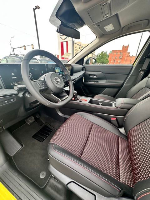 New 2025 Nissan Kicks SR image 24