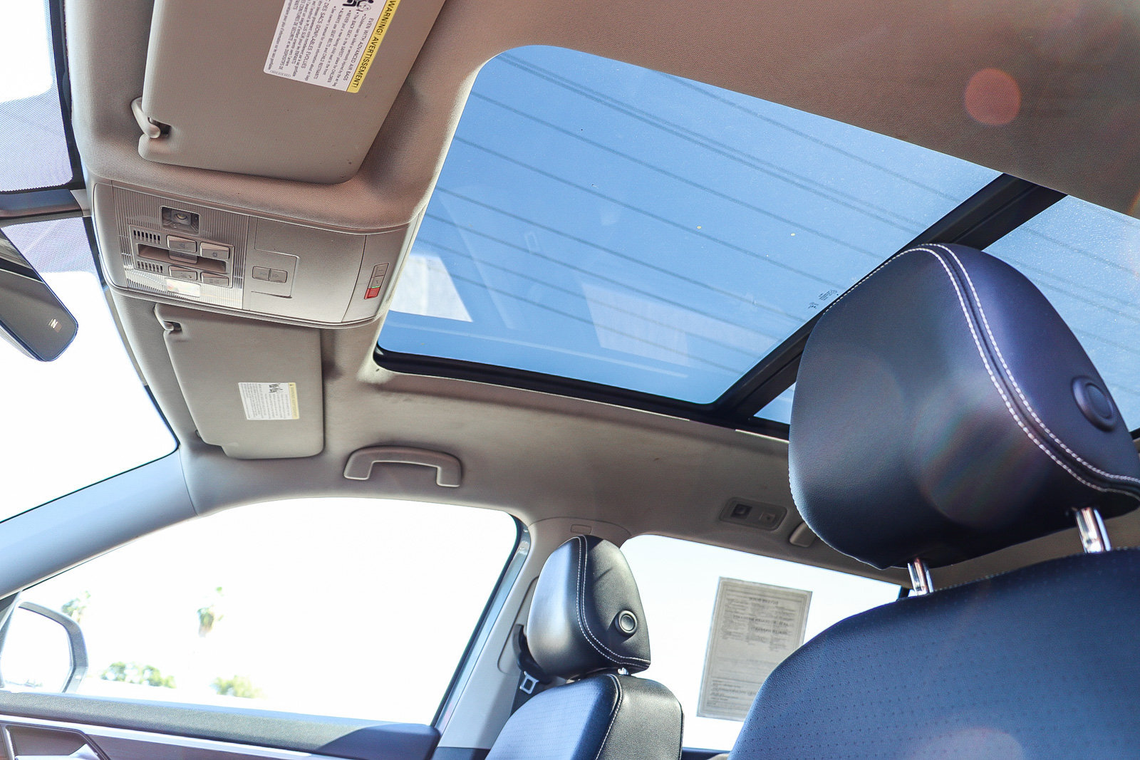 Used 2023 Volkswagen Atlas SE w/ Panoramic Sunroof Package FWD image 25