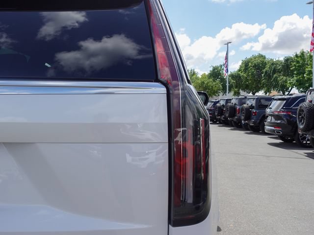 Used 2024 Cadillac Escalade Premium Luxury w/ LPO, Floor Liner Package AWD/4WD image 6