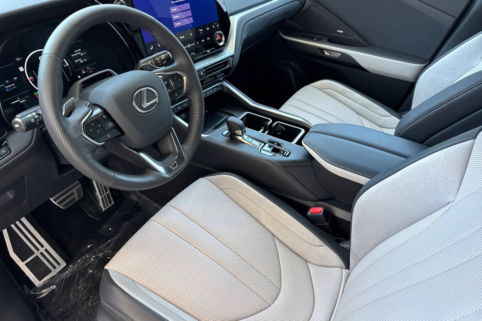 Certified 2025 Lexus TX 500h AWD w/ Technology Package image 11