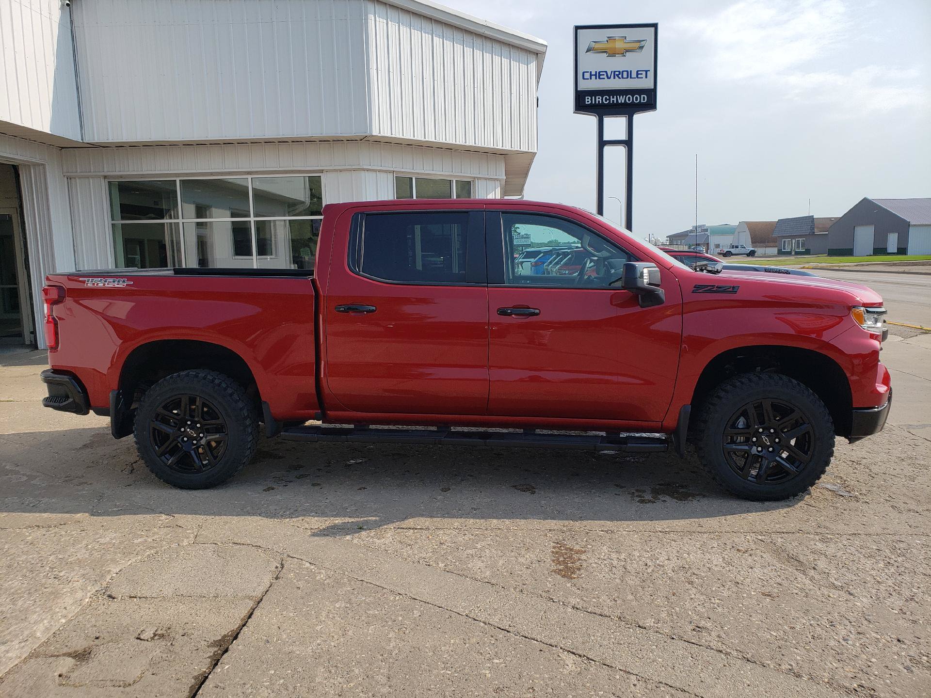 Used 2024 Chevrolet Silverado 1500 LT Trail Boss w/ LT Trail Boss Premium Package AWD/4WD image 6