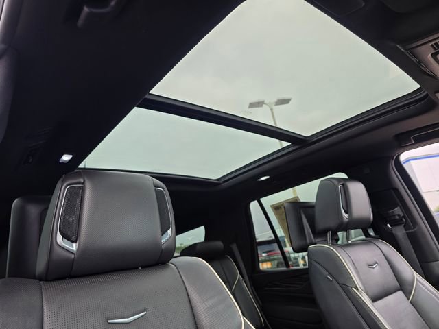 Used 2023 Cadillac Escalade Premium Luxury image 12