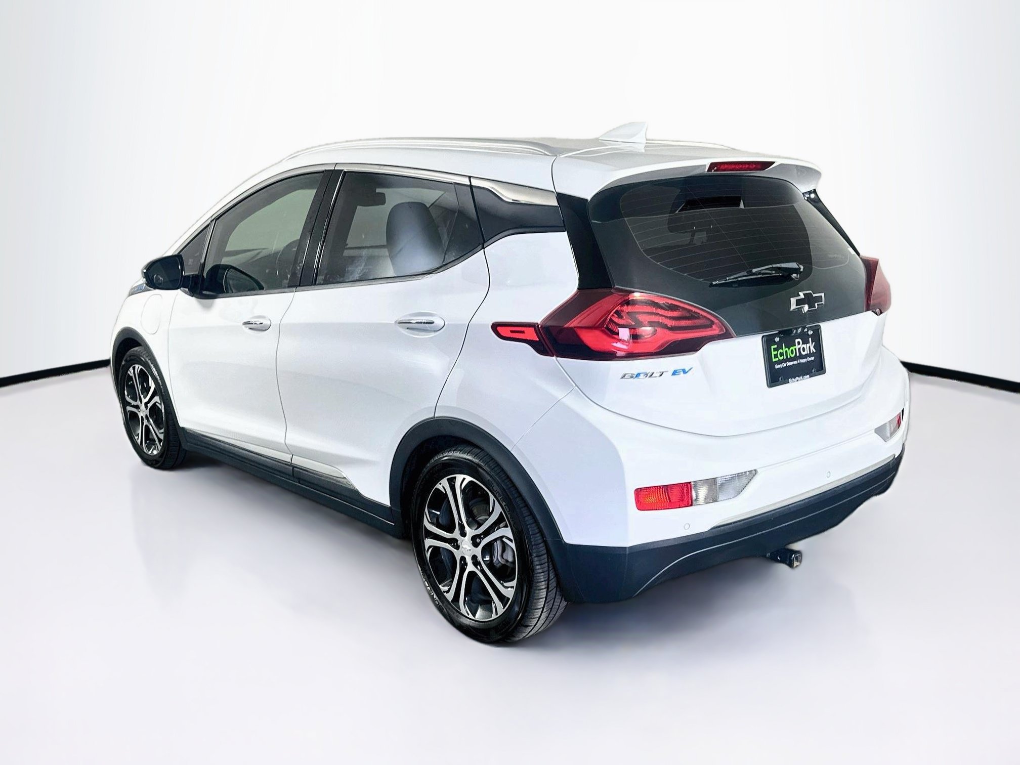 Used 2019 Chevrolet Bolt Premier w/ Infotainment Package FWD image 5