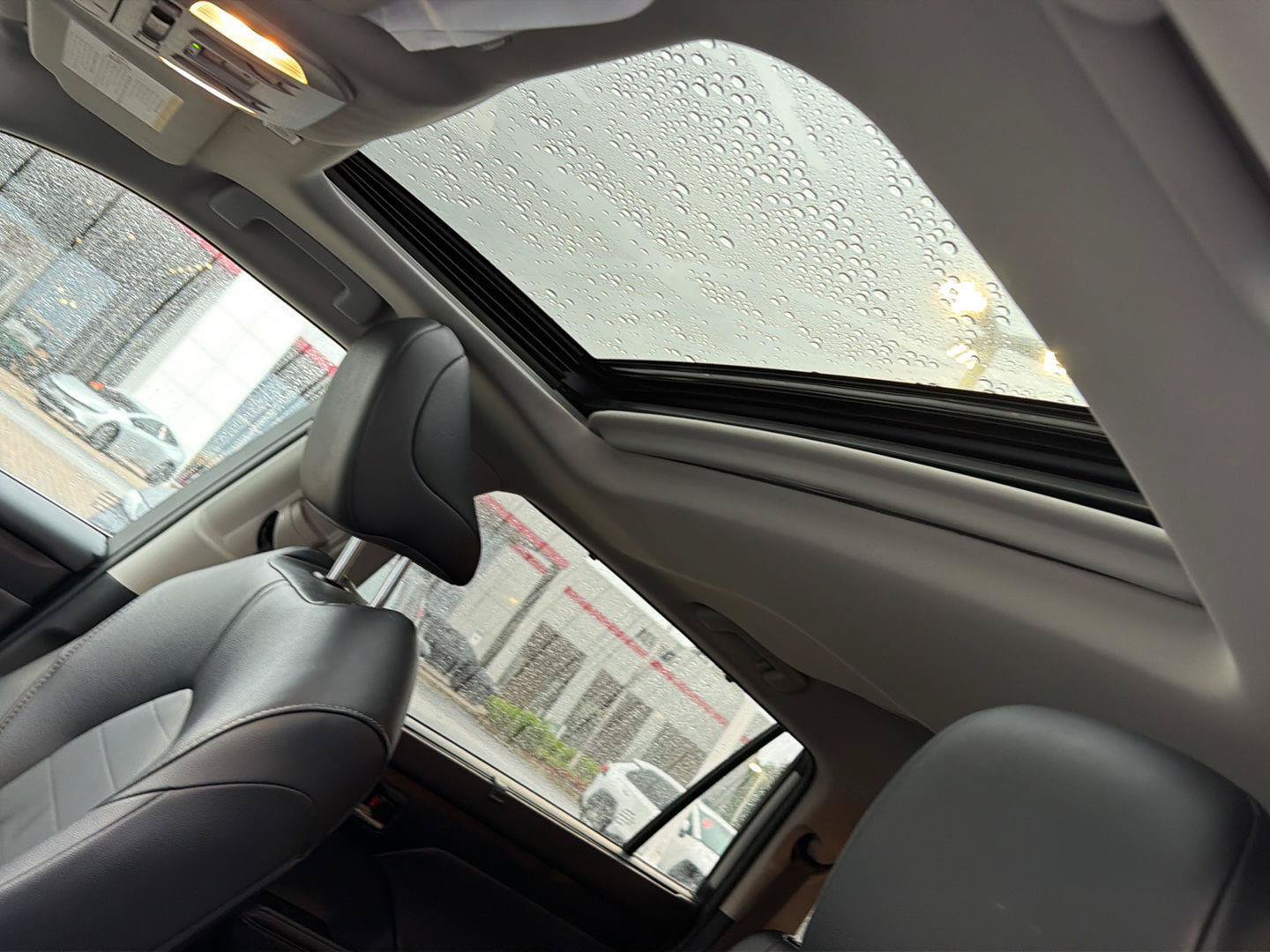 Certified 2025 Toyota Highlander XLE FWD image 33