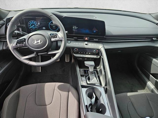 Used 2025 Hyundai Elantra SEL FWD image 11