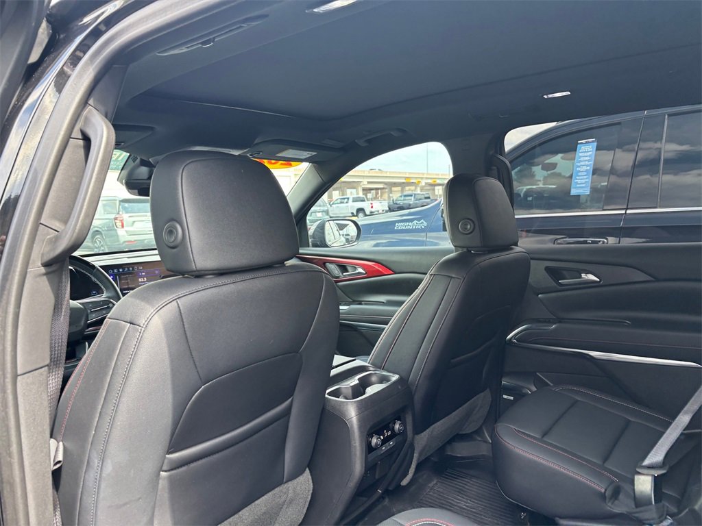 Certified 2025 Chevrolet Traverse Z71 w/ Enhanced Driving Package image 28