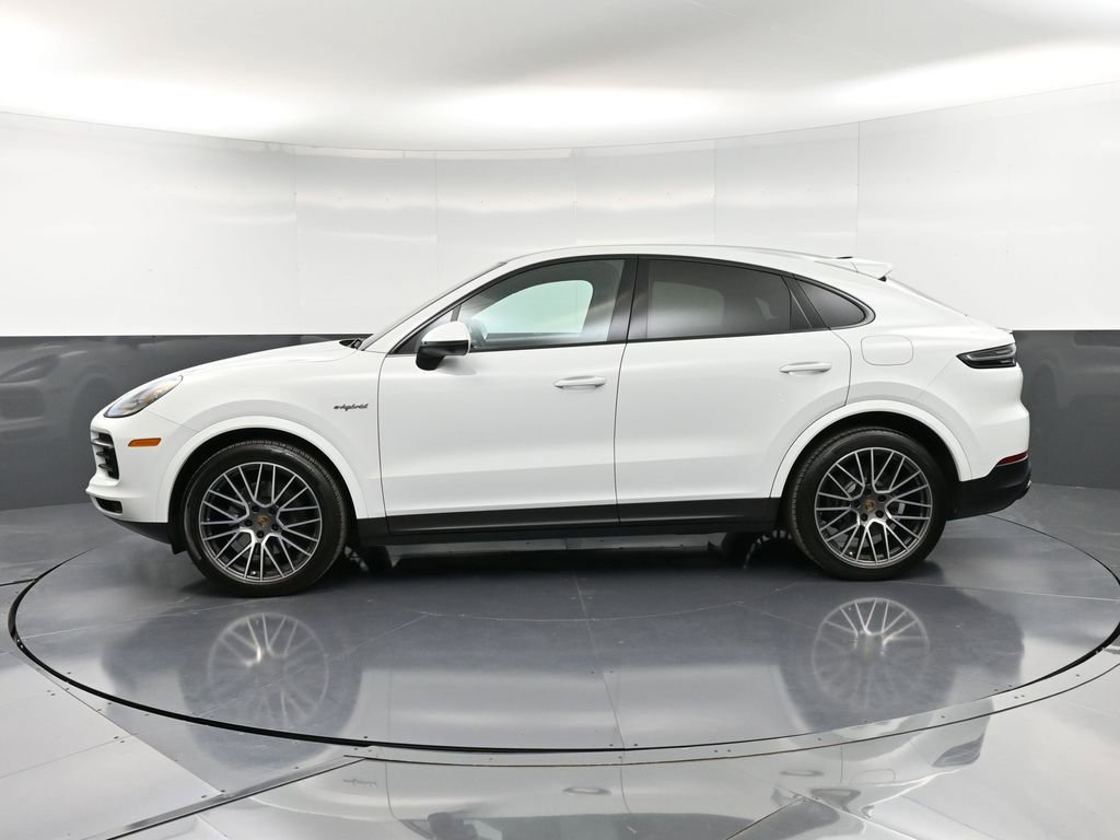 Certified 2022 Porsche Cayenne E-Hybrid Coupe AWD/4WD image 2