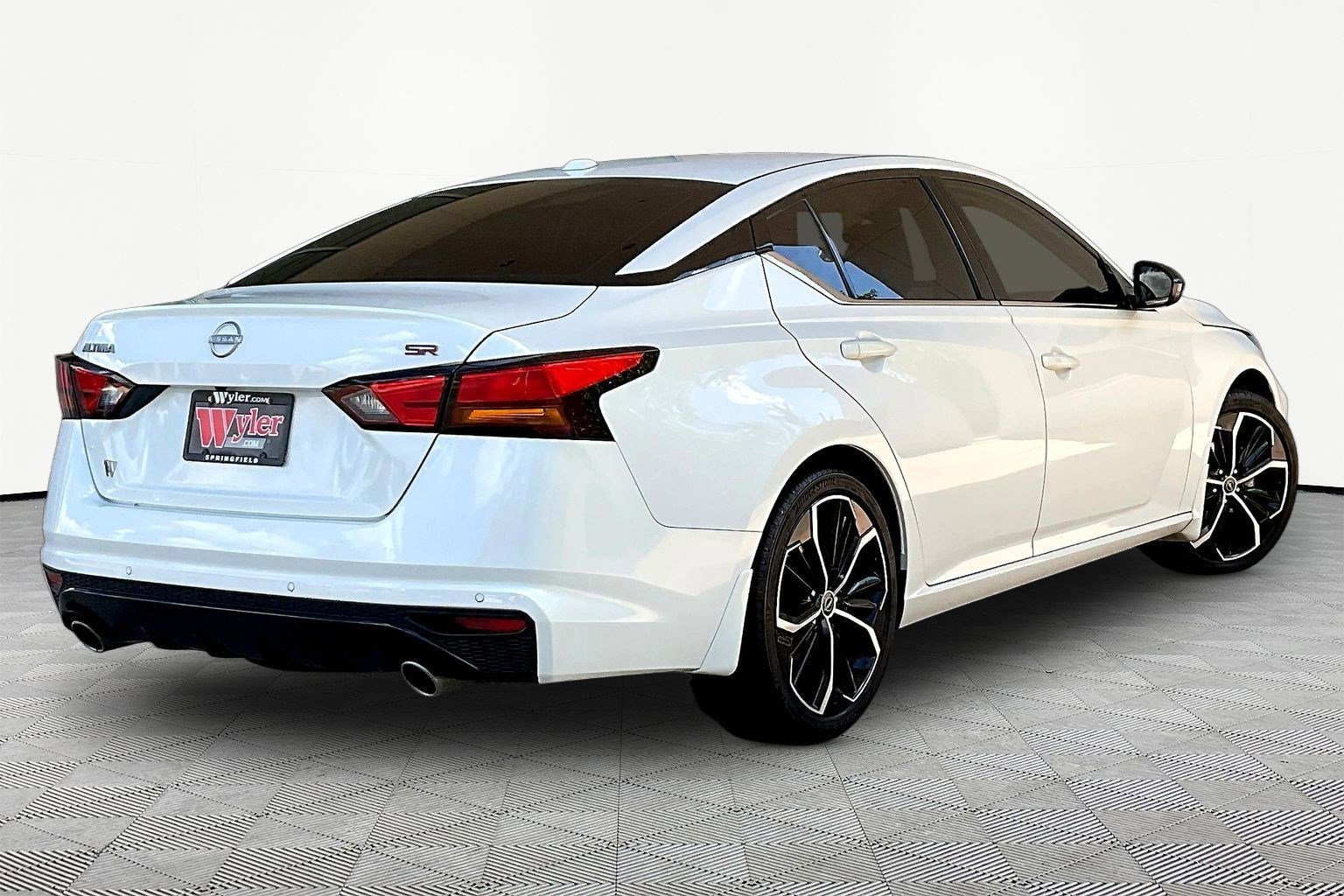 Used 2024 Nissan Altima 2.5 SR w/ SR Premium Package FWD image 6