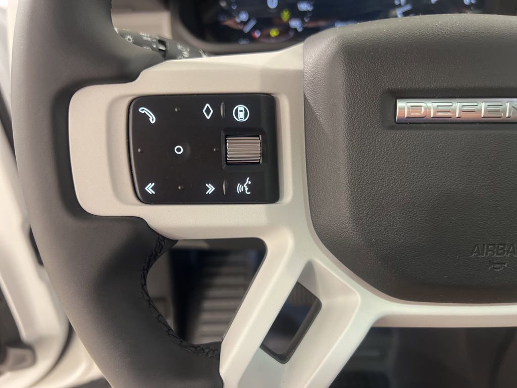 Used 2025 Land Rover Defender 110 S image 12