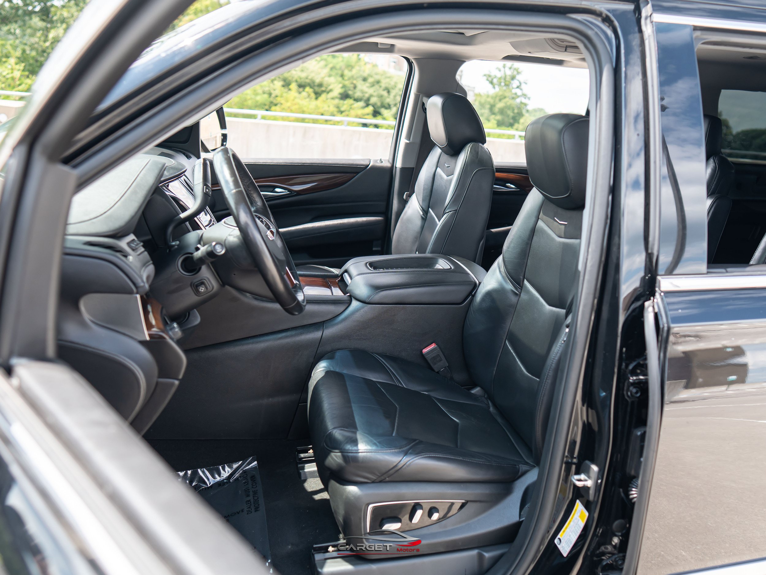 Used 2018 Cadillac Escalade ESV Luxury RWD image 16