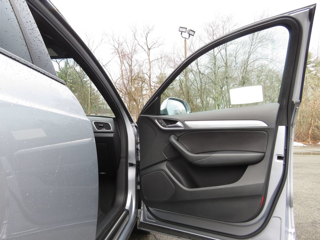 Used 2018 Audi Q3 2.0T Premium w/ Convenience Package AWD/4WD image 12