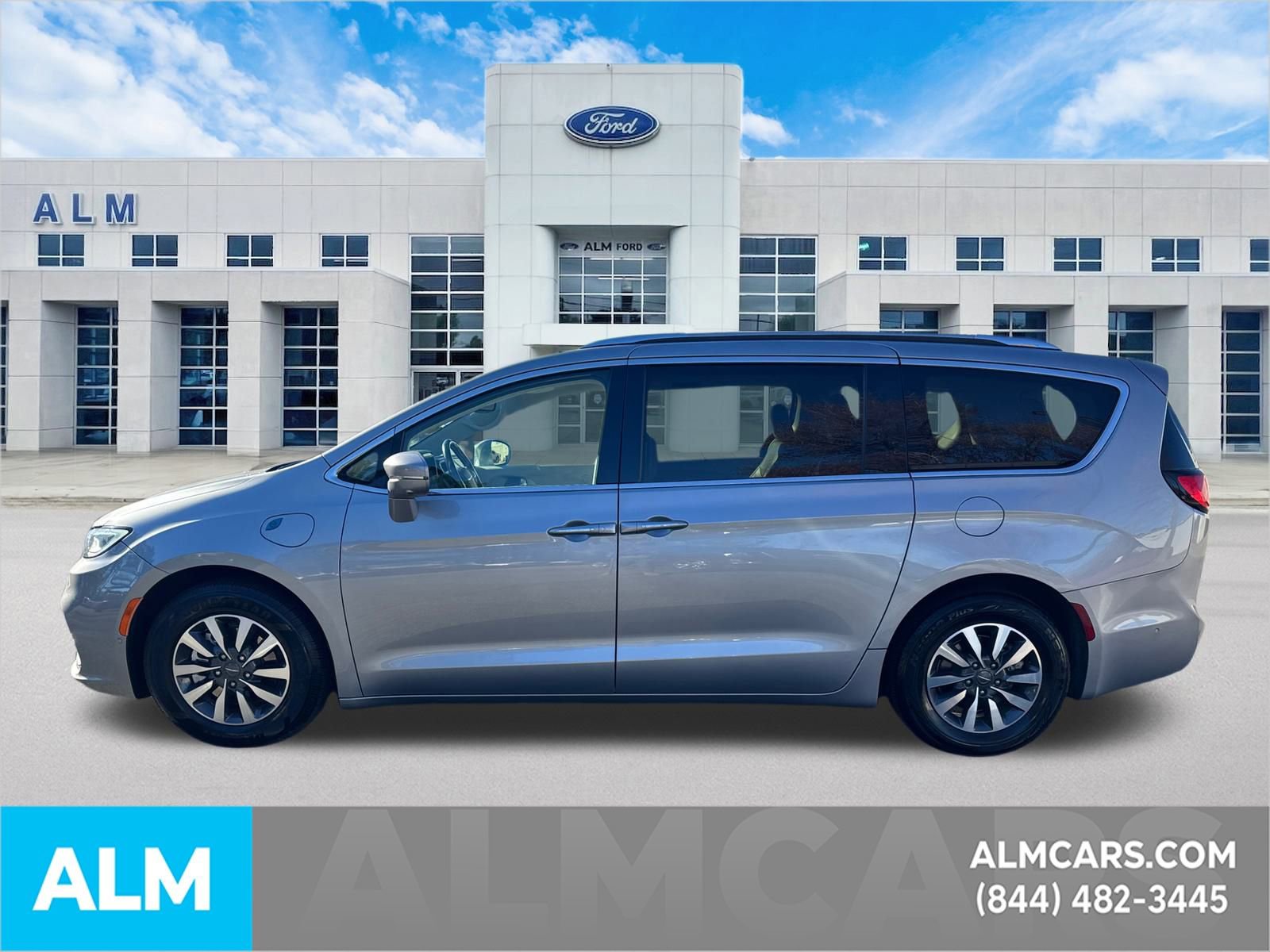 Used 2021 Chrysler Pacifica Touring-L image 10