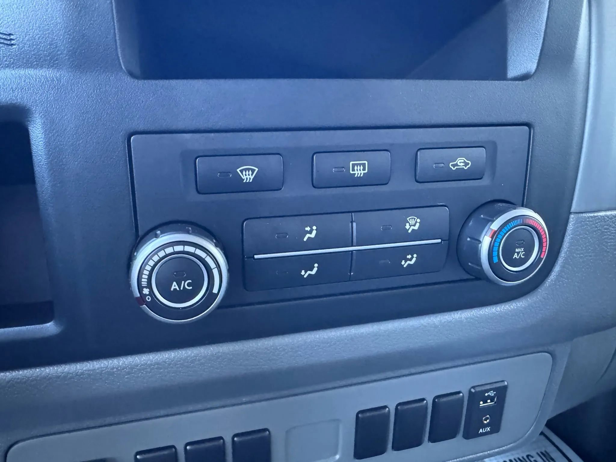 Used 2018 Nissan NV 3500 S image 26