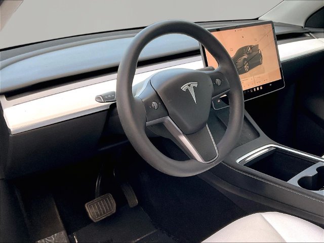 Used 2024 Tesla Model Y Long Range RWD image 17