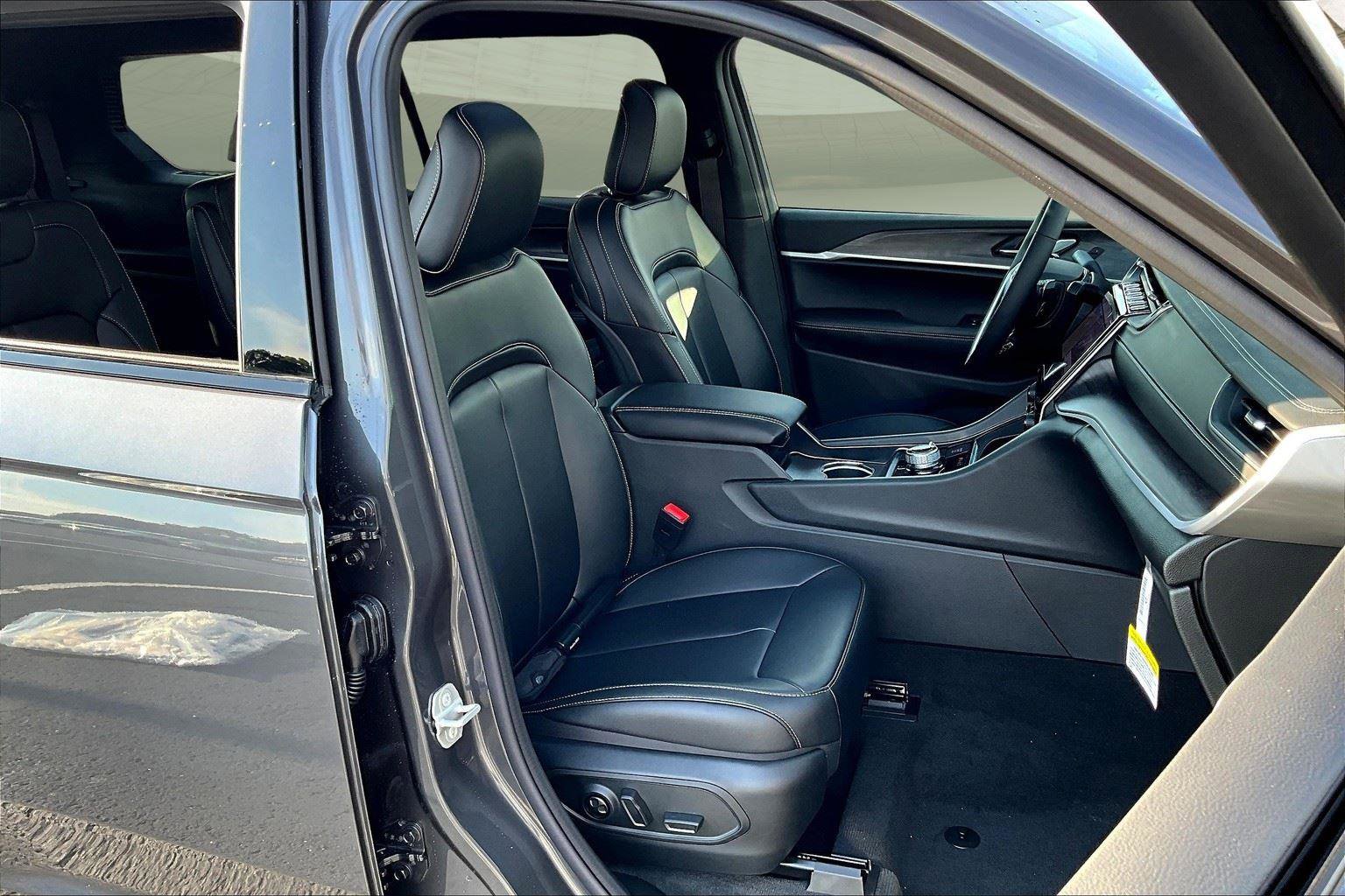 New 2025 Jeep Grand Cherokee L Limited w/ Trailer Tow Package image 11