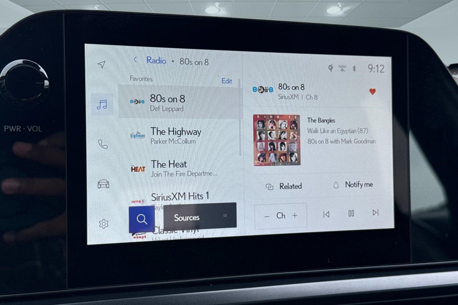 Certified 2025 Lexus UX 300h FWD image 23