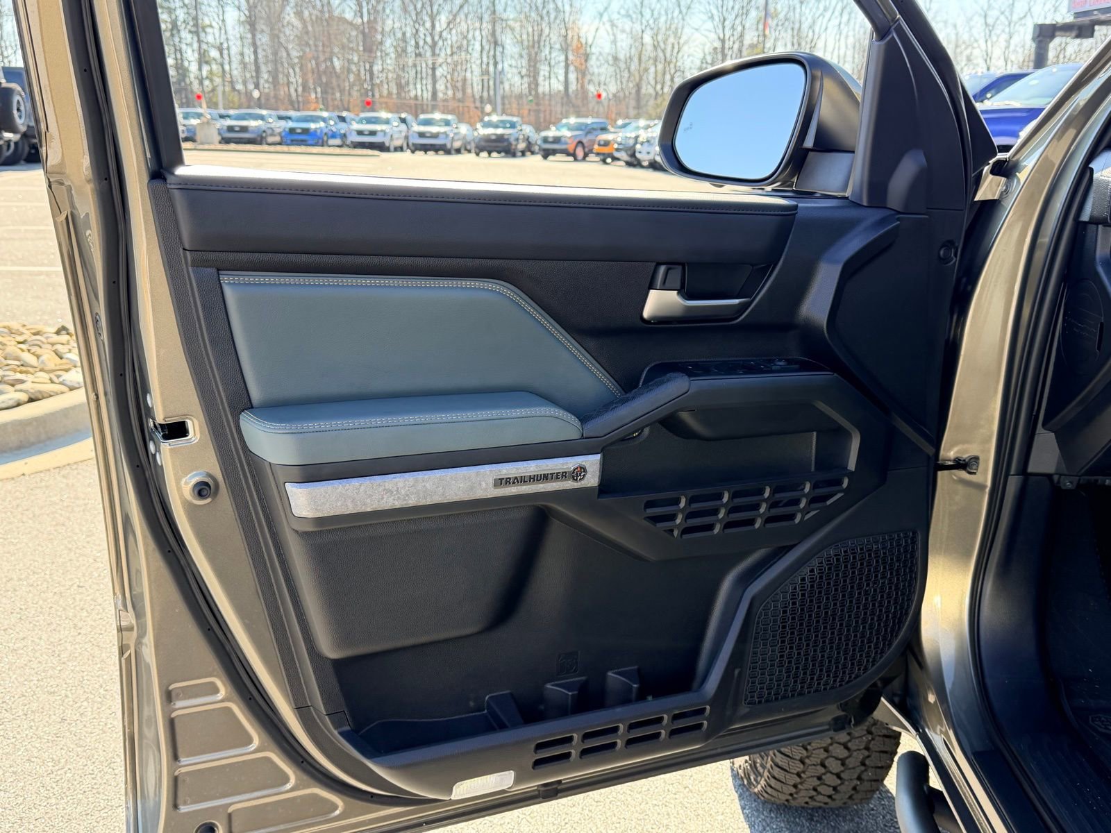 Used 2025 Toyota Tacoma Trailhunter AWD/4WD image 34