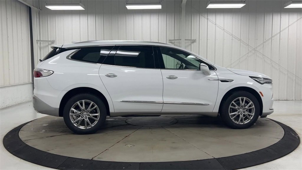 Used 2023 Buick Enclave Essence w/ Experience Buick Package image 9