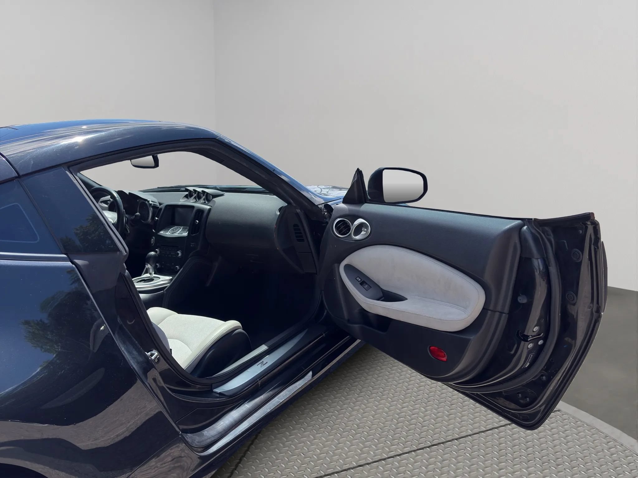 Used 2010 Nissan 370Z Touring w/ Sport Pkg RWD image 21