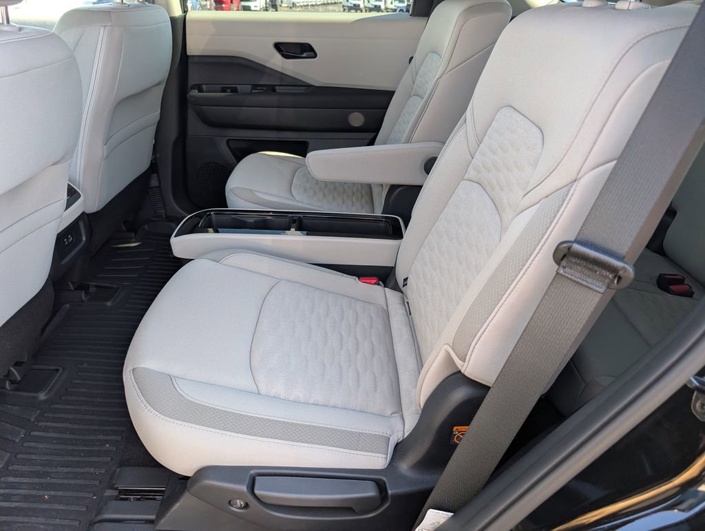 Used 2025 Nissan Pathfinder SV w/ SV Premium Package image 8