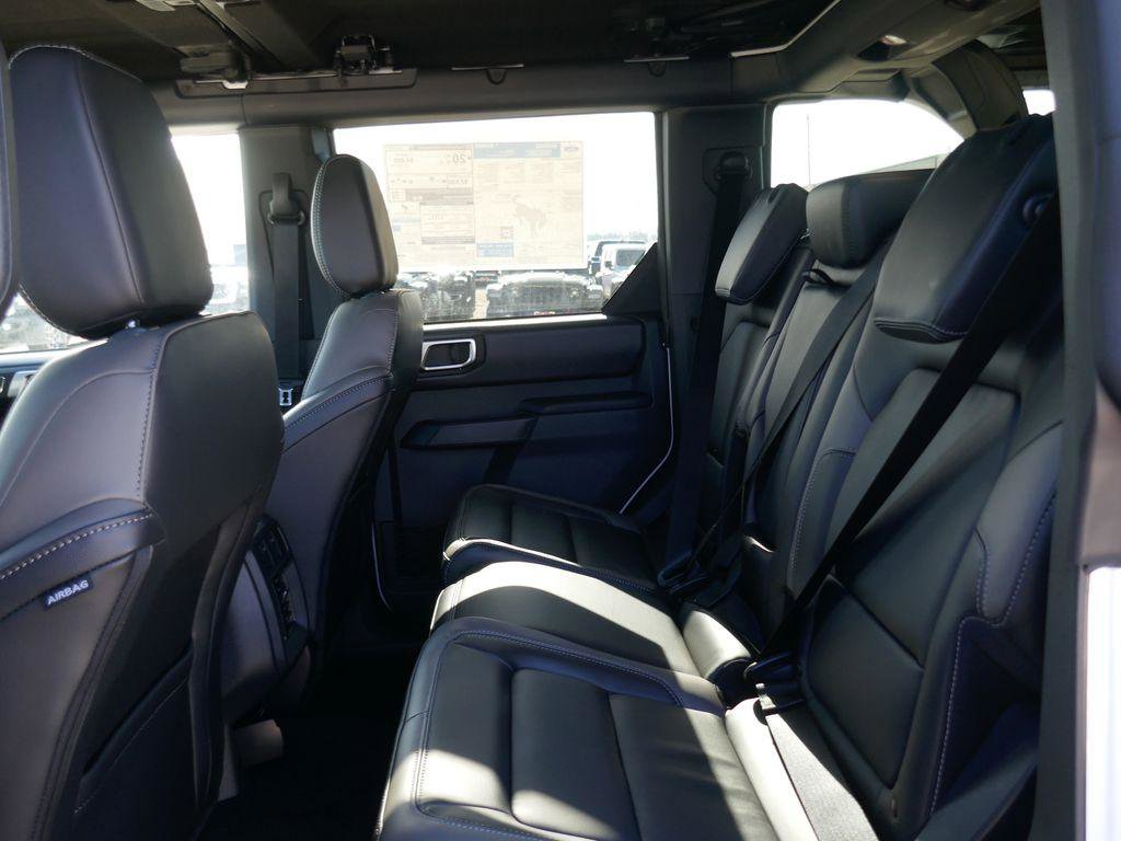 New 2026 Ford Bronco Outer Banks w/ Black Appearance Package image 12