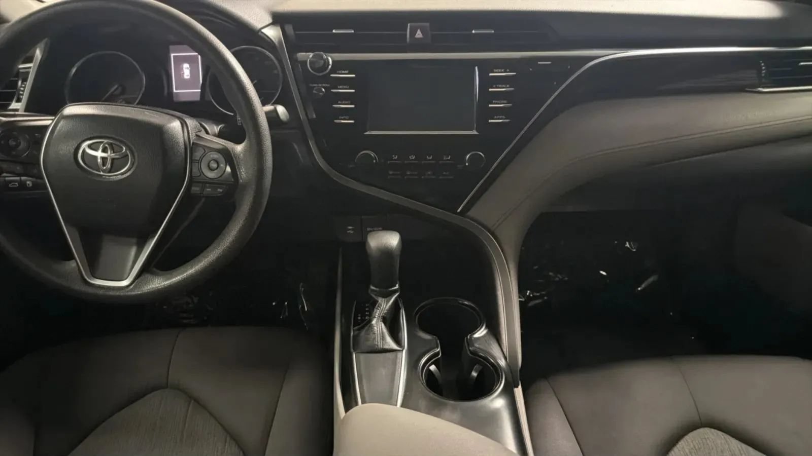Used 2018 Toyota Camry LE FWD image 15