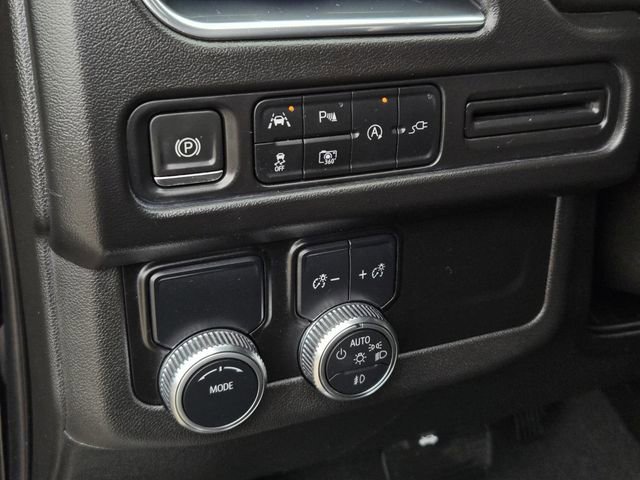 Used 2022 GMC Yukon SLT w/ SLT Premium Package image 23