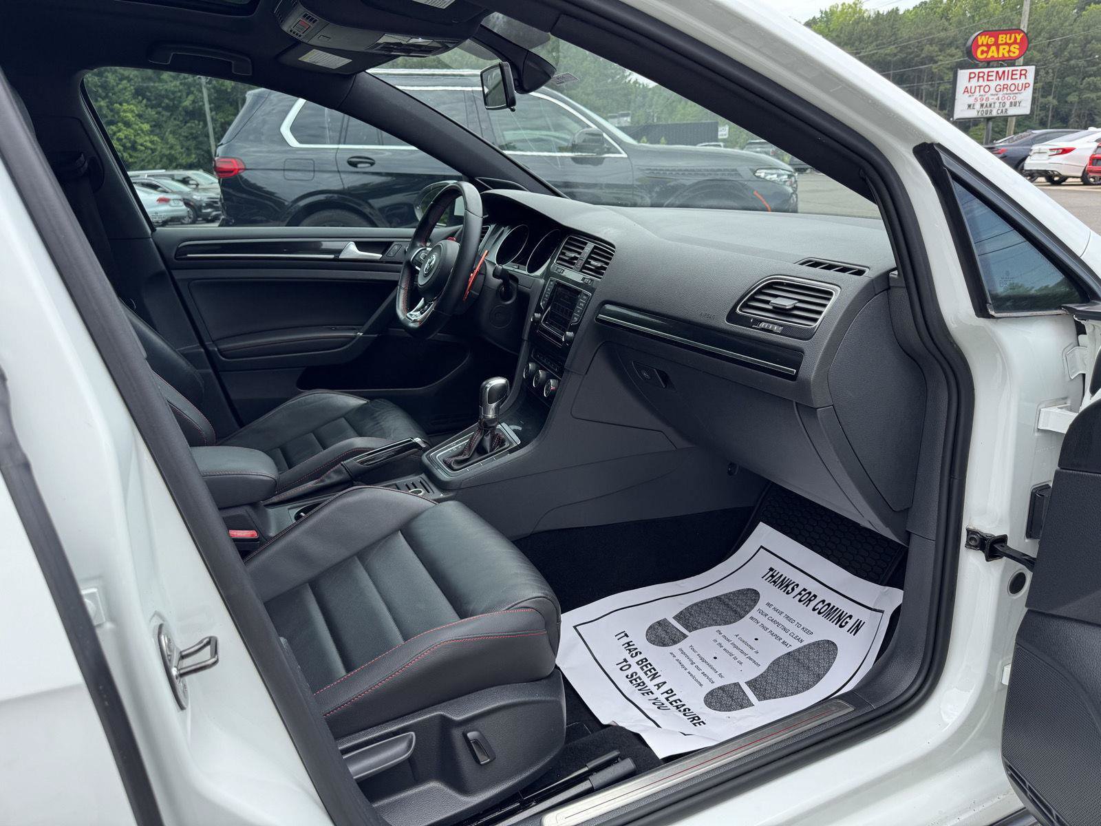 Used 2015 Volkswagen GTI SE FWD image 17
