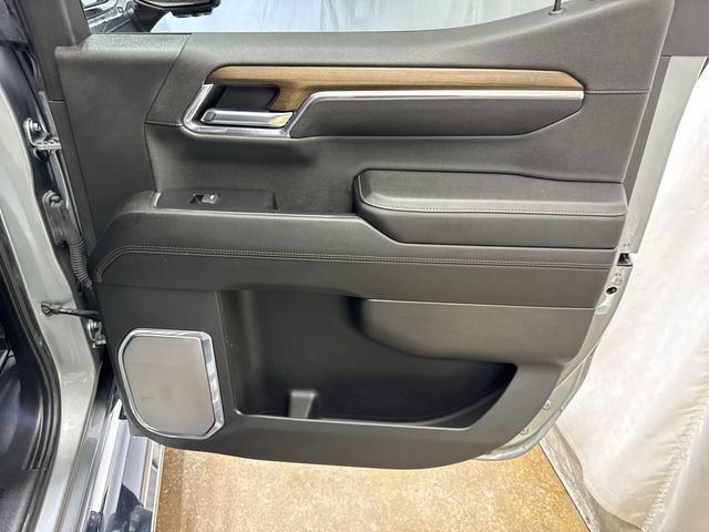 Used 2024 Chevrolet Silverado 1500 High Country w/ Technology Package AWD/4WD image 31