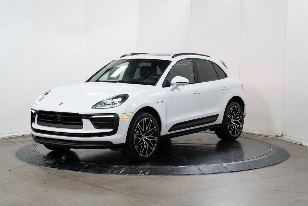 Used 2024 Porsche Macan image 1