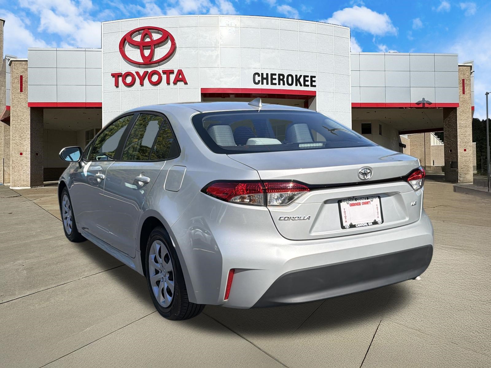 Used 2024 Toyota Corolla LE FWD image 3