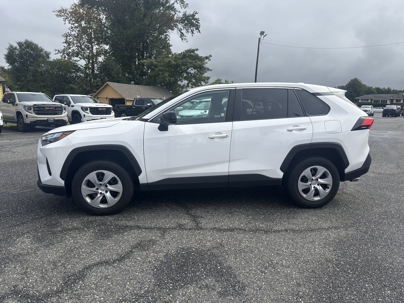 Used 2025 Toyota RAV4 LE AWD/4WD image 6