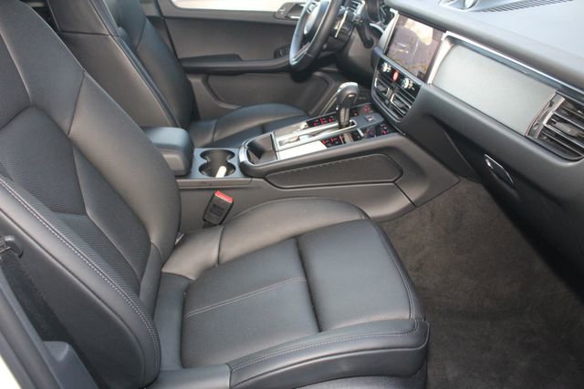 Certified 2026 Porsche Macan image 27