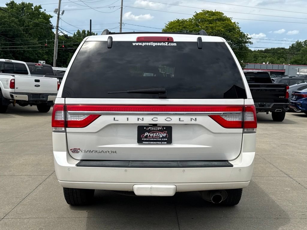 Used 2017 Lincoln Navigator Select AWD/4WD image 18