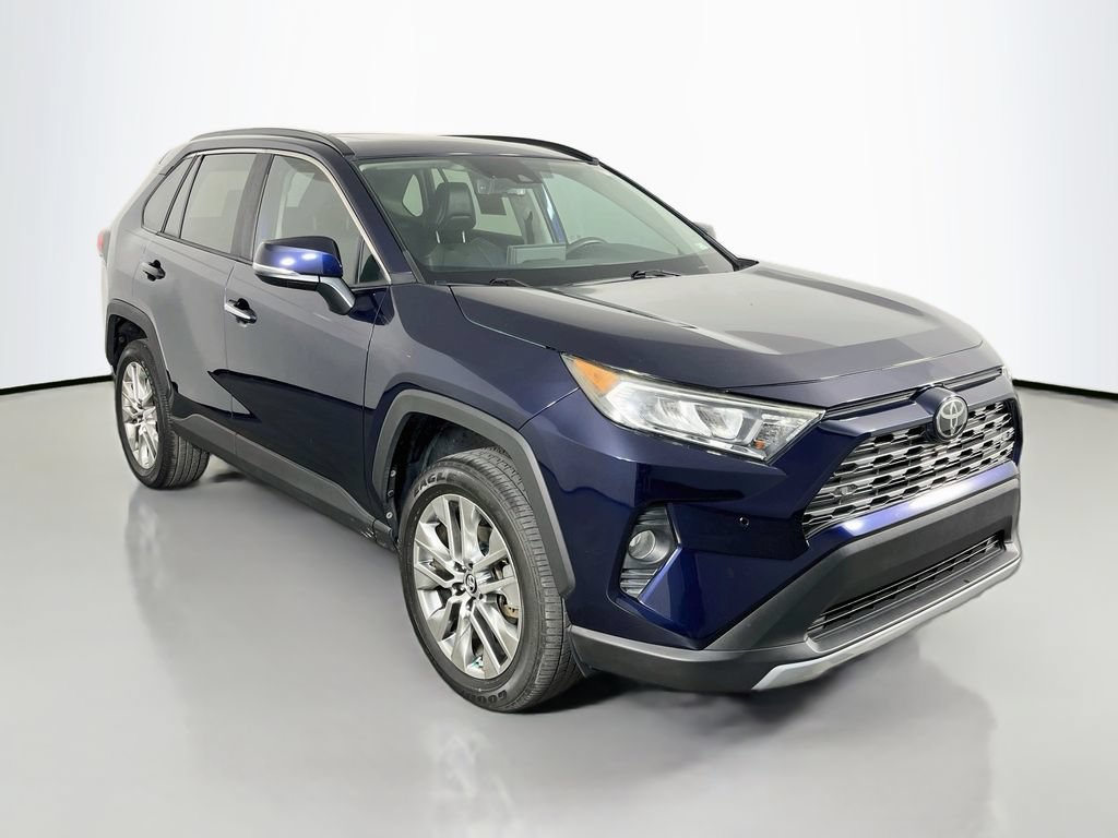 Used 2019 Toyota RAV4 Limited w/ Cold Weather Package FWD image 4