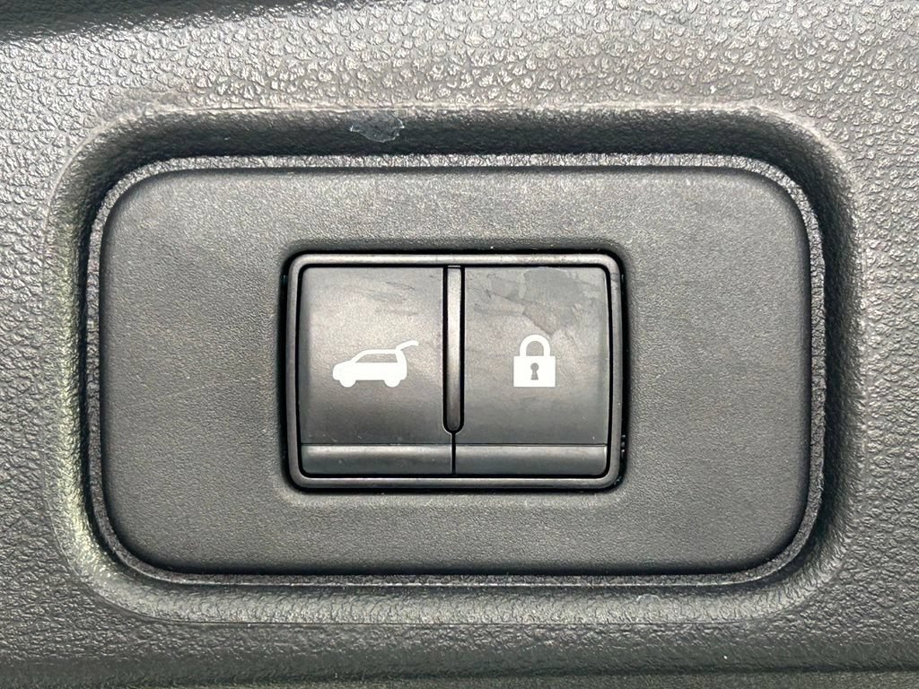 Used 2024 Nissan Pathfinder Platinum AWD/4WD image 16
