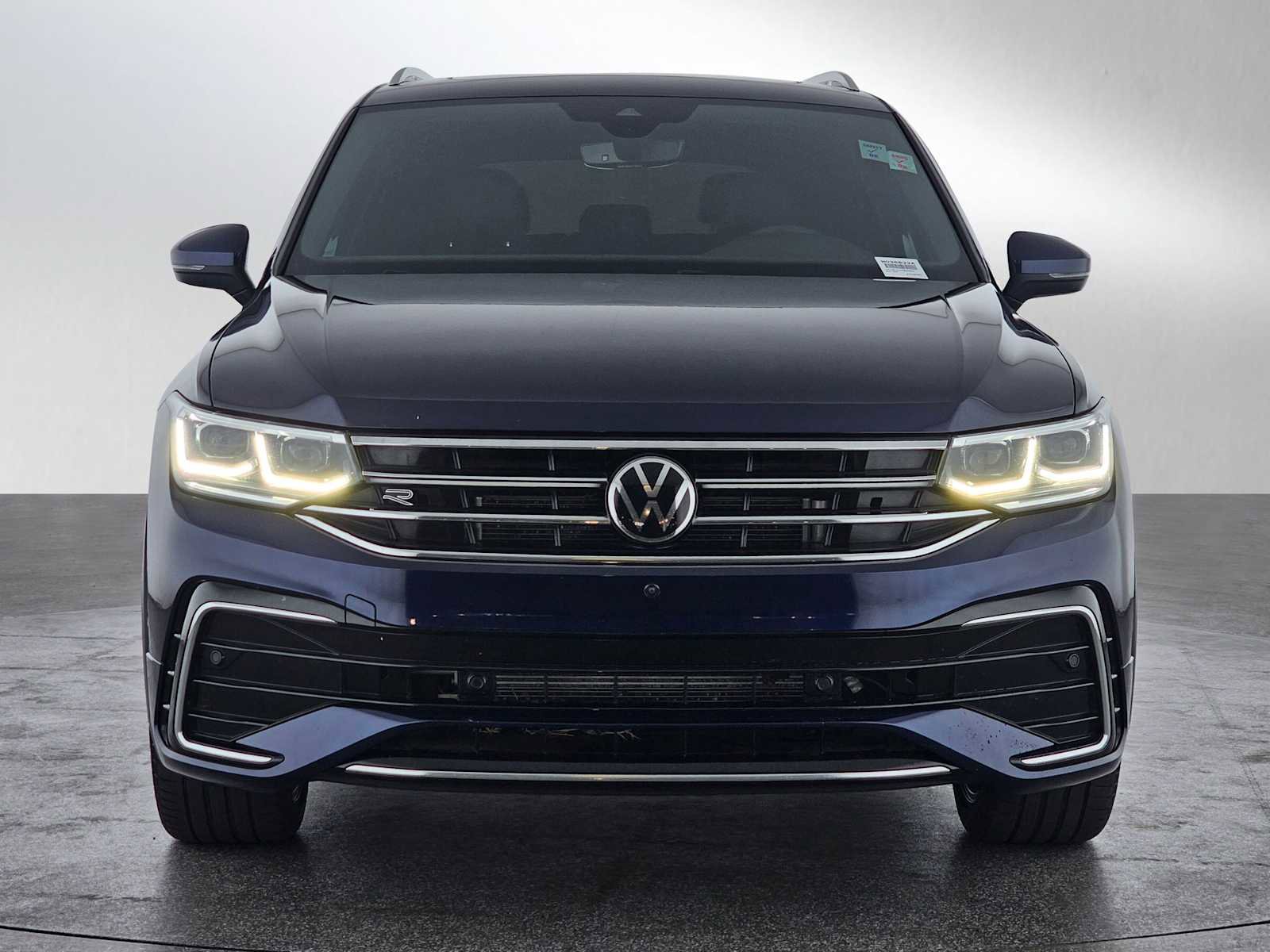 Used 2023 Volkswagen Tiguan SEL R-Line image 8