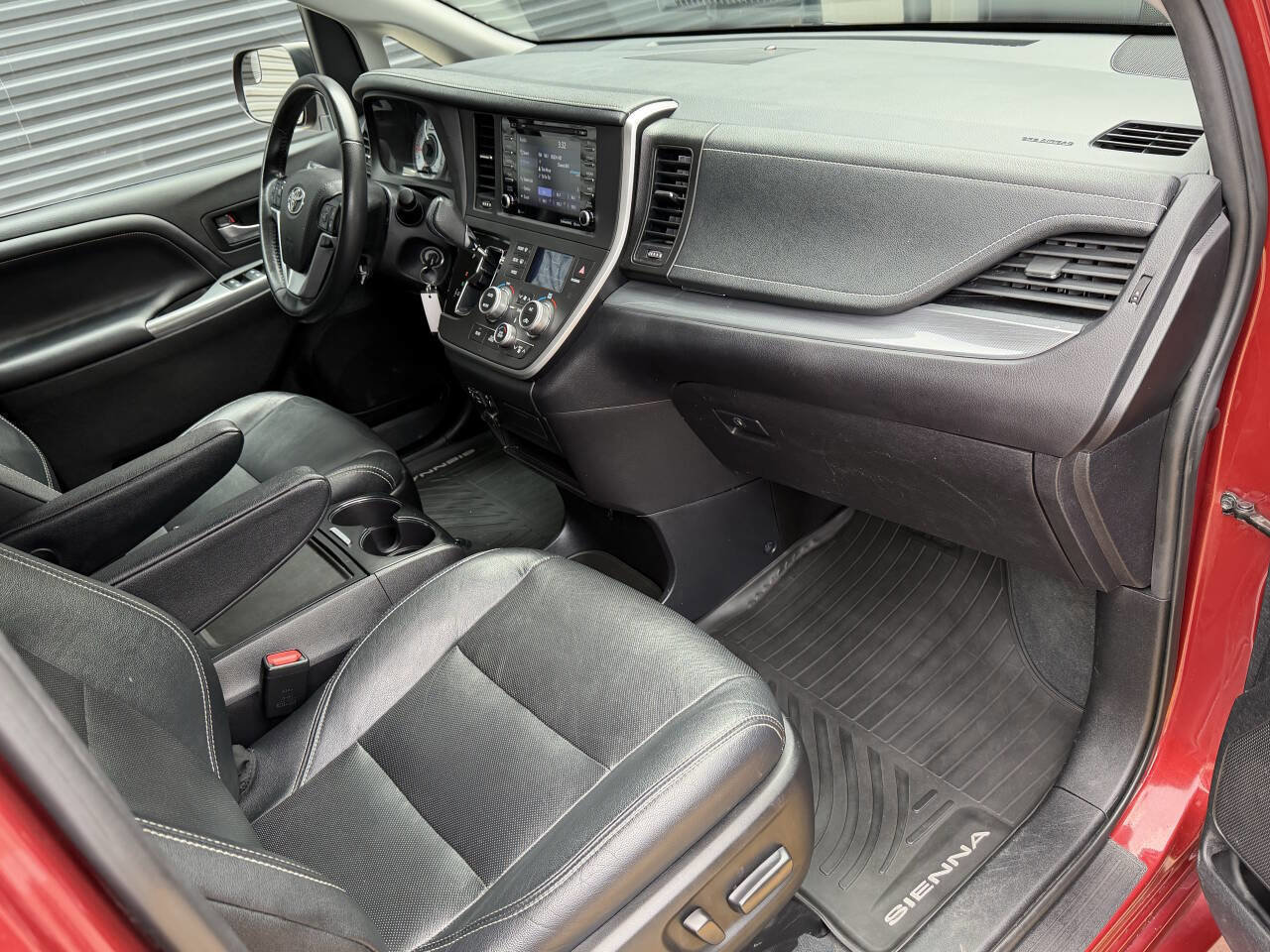 Used 2020 Toyota Sienna SE FWD image 20
