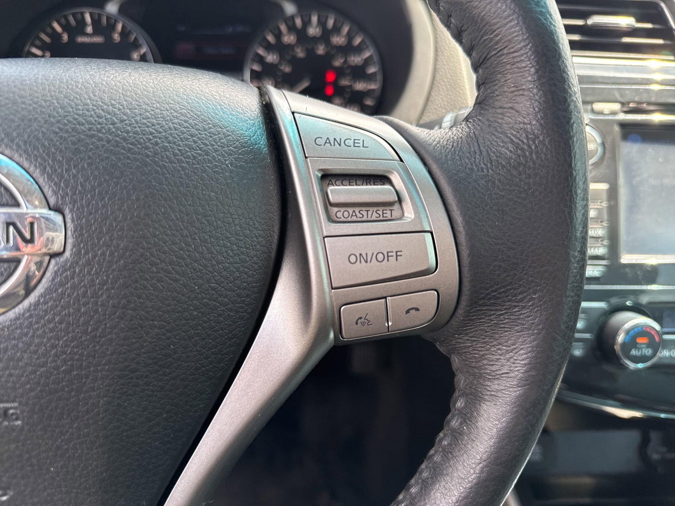 Used 2015 Nissan Altima 2.5 SL w/ Technology Package FWD image 12