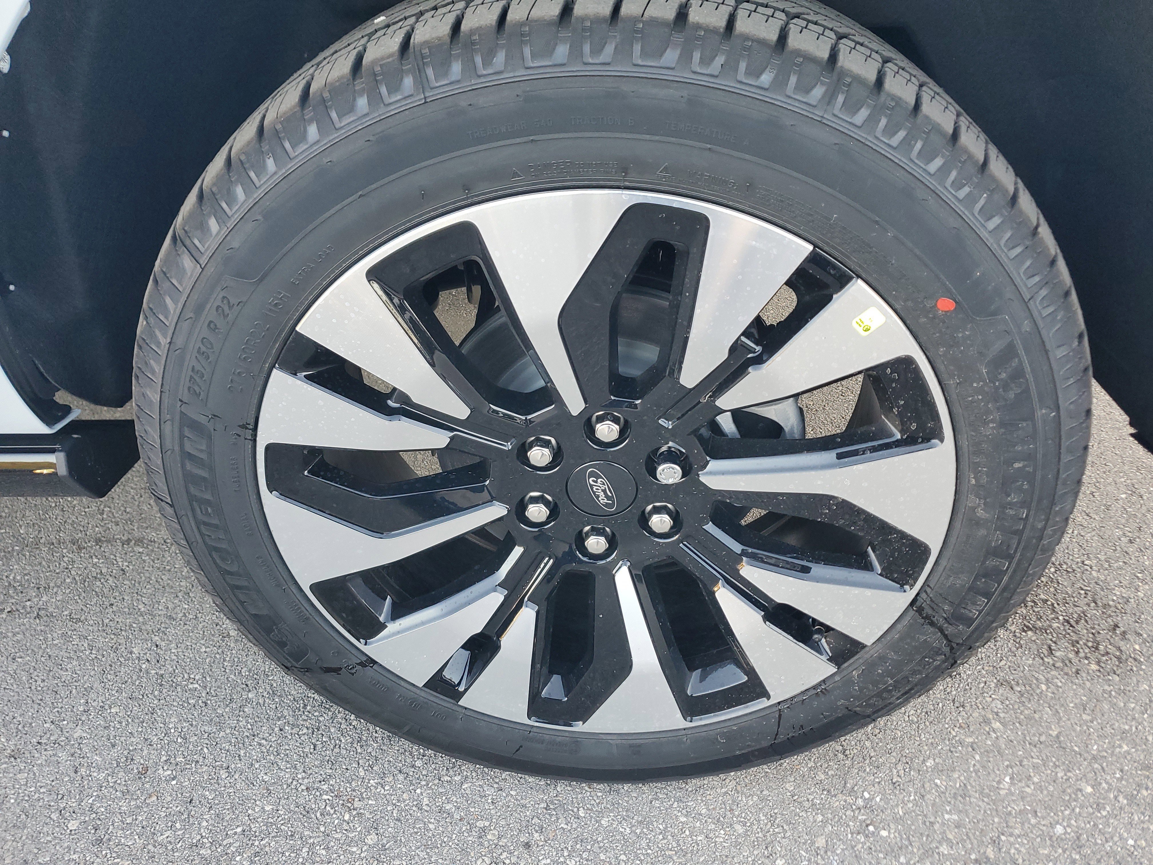 New 2025 Ford Expedition Max Platinum w/ Driver's Package image 7