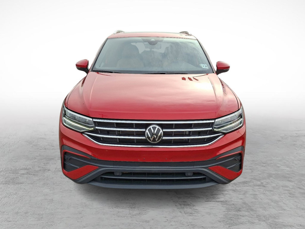 Used 2023 Volkswagen Tiguan SE w/ Panoramic Sunroof Package image 8