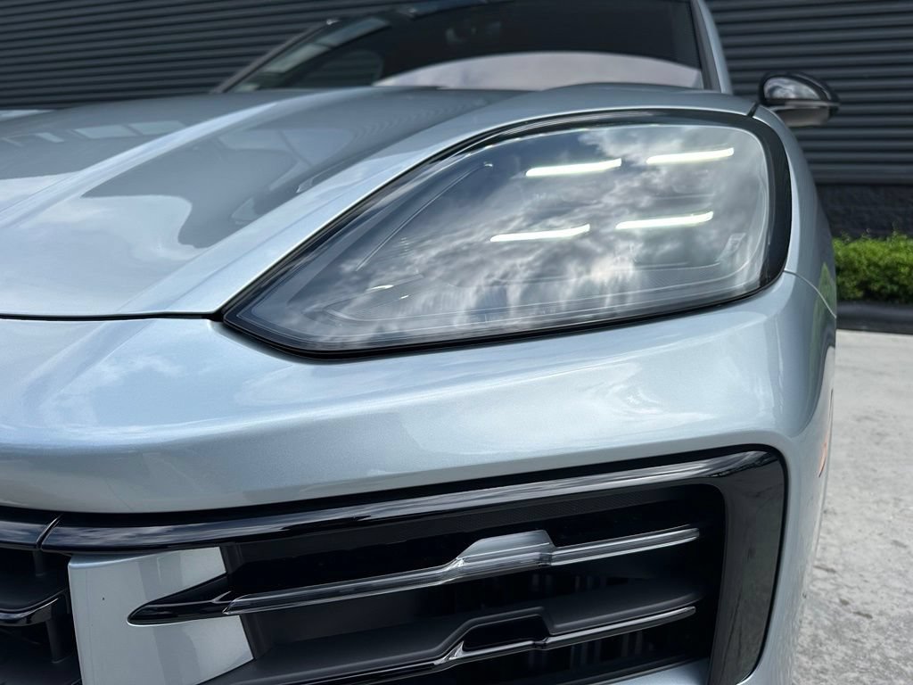 Certified 2026 Porsche Cayenne E-Hybrid Coupe AWD/4WD image 9