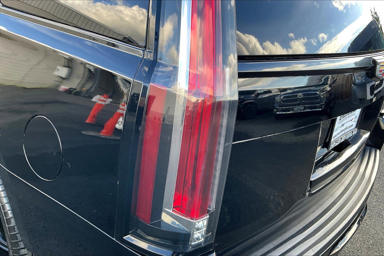 Used 2017 Cadillac Escalade Platinum image 28