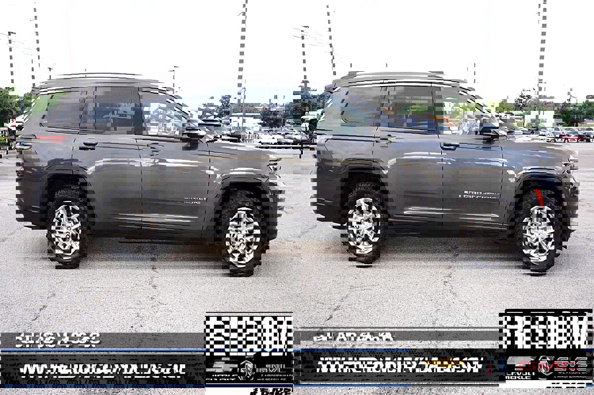 Used 2023 Jeep Grand Cherokee L Laredo image 36