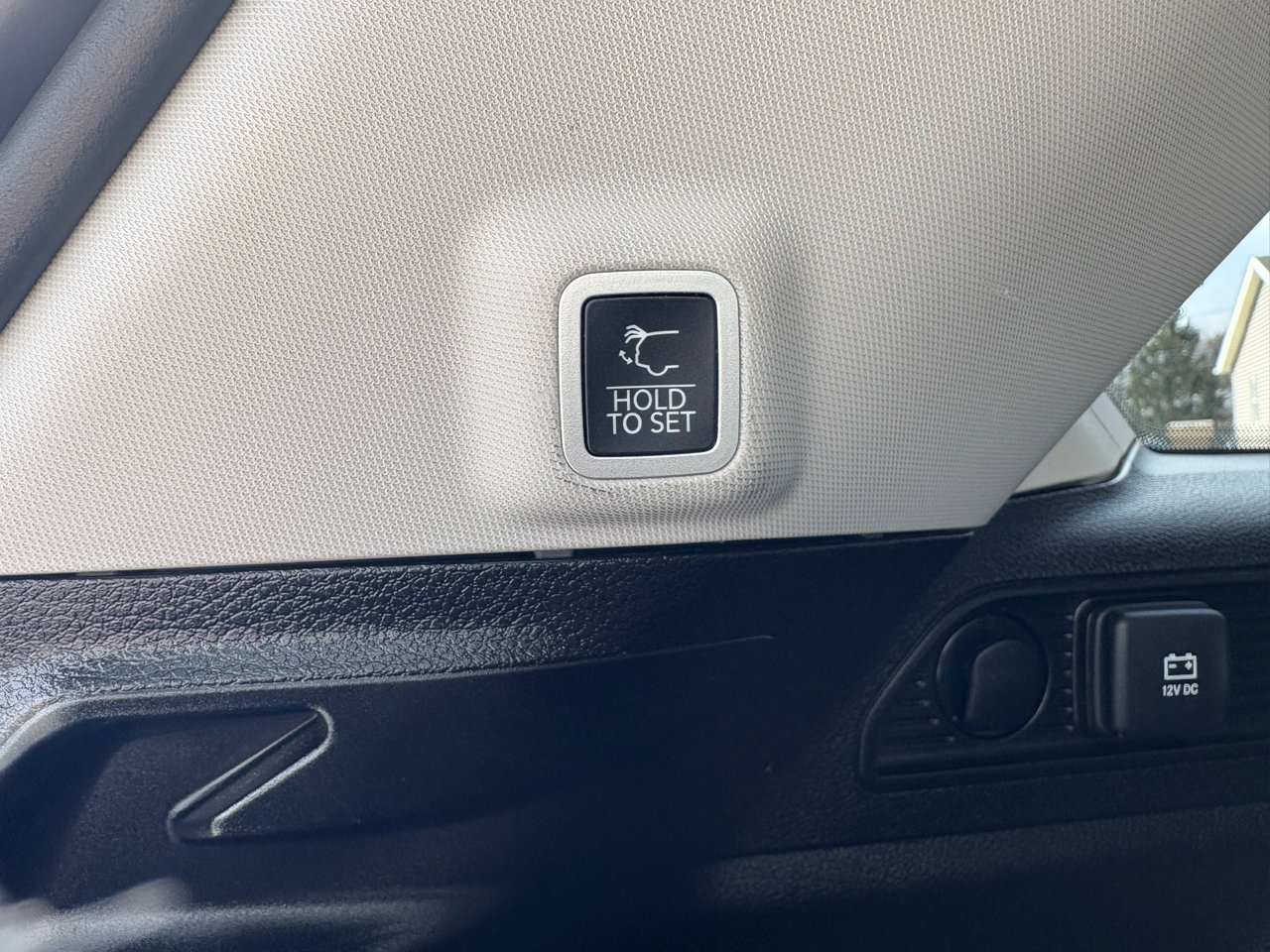 Used 2023 Jeep Grand Cherokee Limited w/ Black Appearance Package image 36