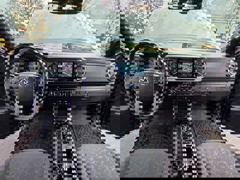 Used 2017 Toyota Tacoma TRD Off-Road w/ Premium & Technology Package image 16