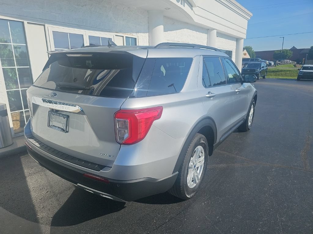 Used 2024 Ford Explorer XLT w/ Equipment Group 202A AWD/4WD image 4